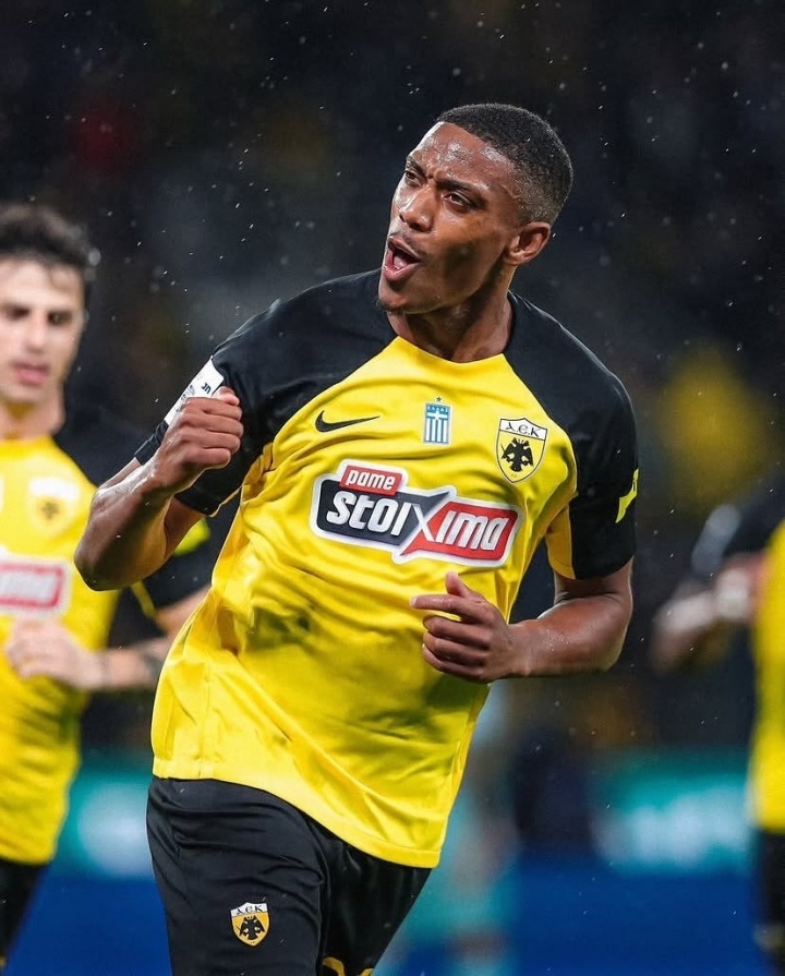 记者：墨西哥球队有意租借马夏尔，但球员一欧元工资都不愿降