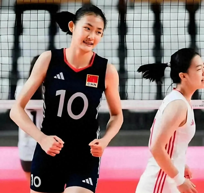 jrs看球-上海女排双子星太突出！黄悦鑫一传进步大，杨舒茗进攻凶猛|洛杉矶|布里斯班|杨方旭|比赛|替补_新浪体育_新浪新闻